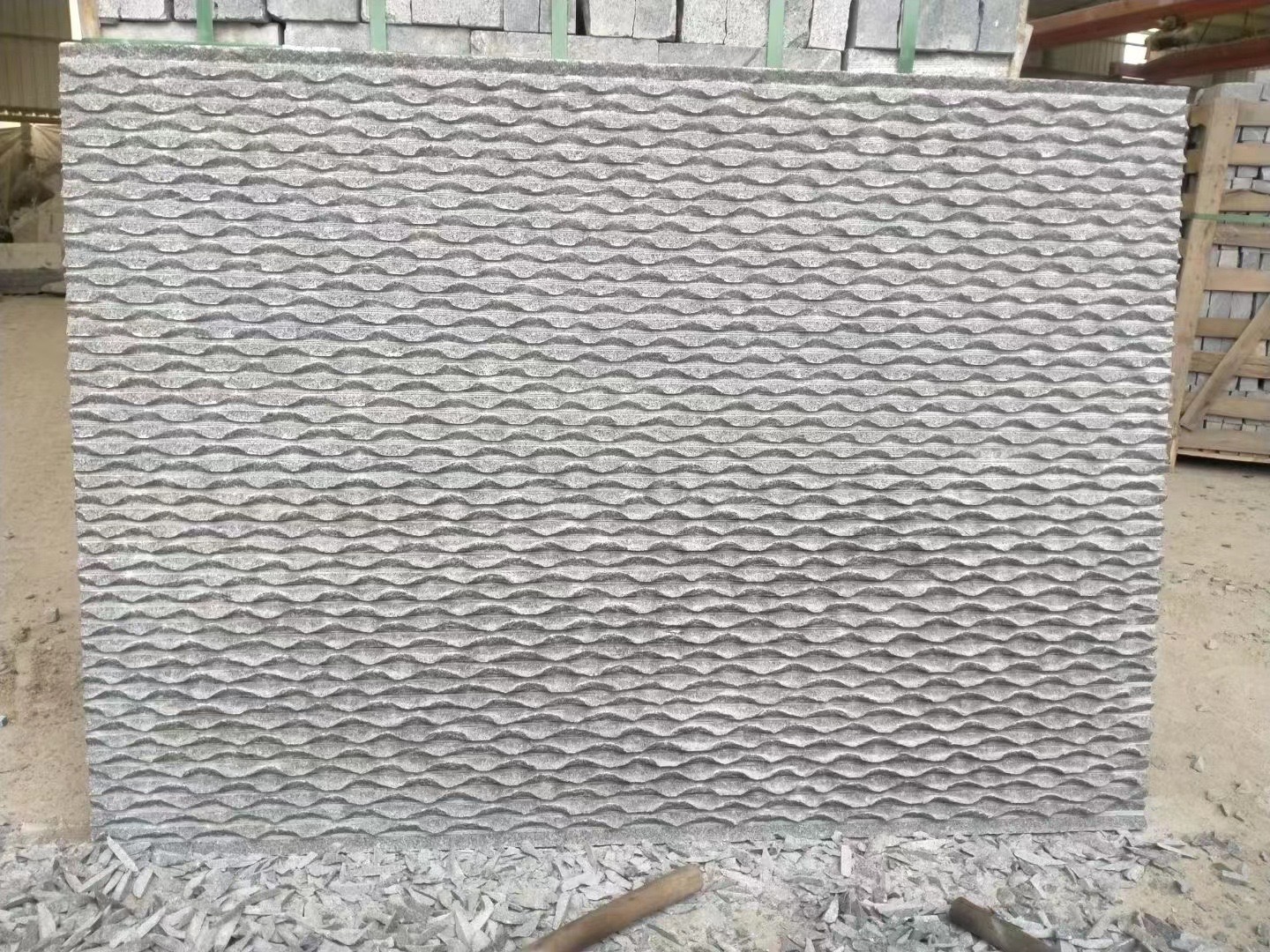 芝麻黑花崗巖自然面與石皮板底價格差異的原因